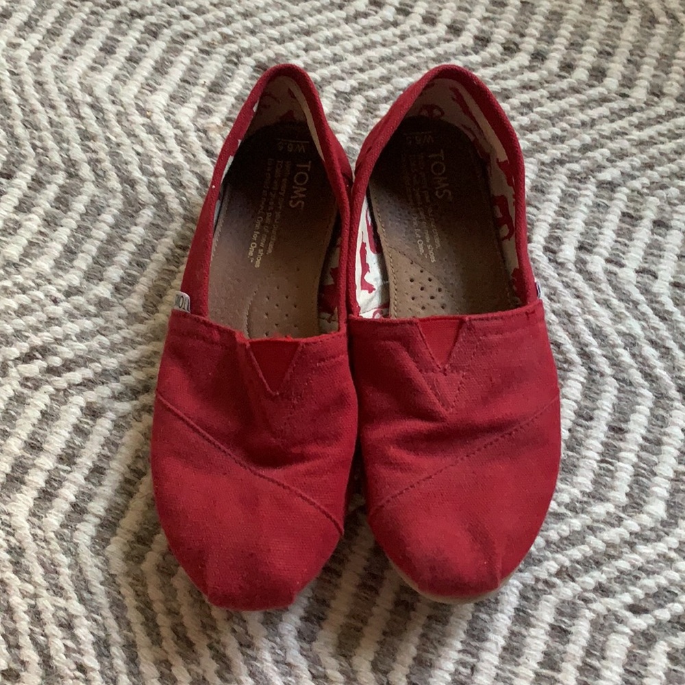 Red TOMS - Picture 2 of 4